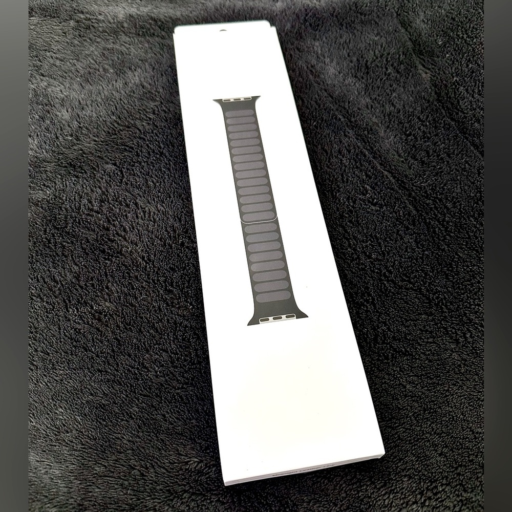NEW Apple Genuine Leather Magnetic Link Midnight Apple Watch Band 45mm S/M